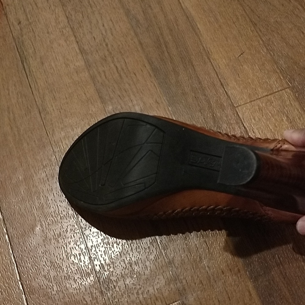Shoes - Picture 2 of 5